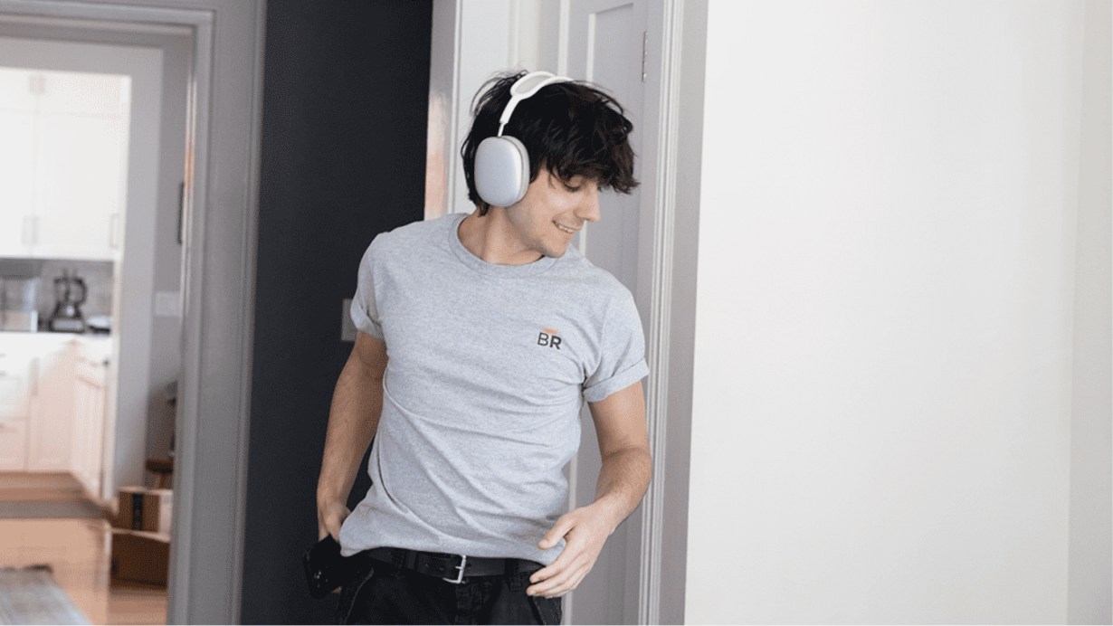 Using Apple AirPods Max Using Apple AirPods Max