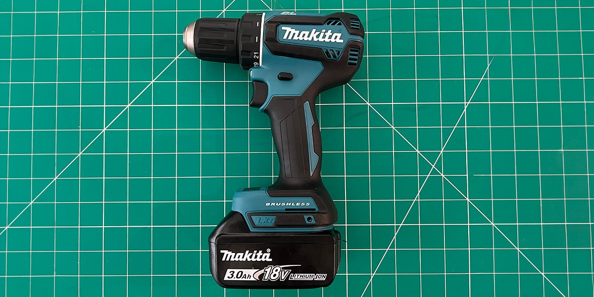Makita 18V LXT Lithium-Ion Brushless Cordless Driver-Drill Kit - Model XFD131