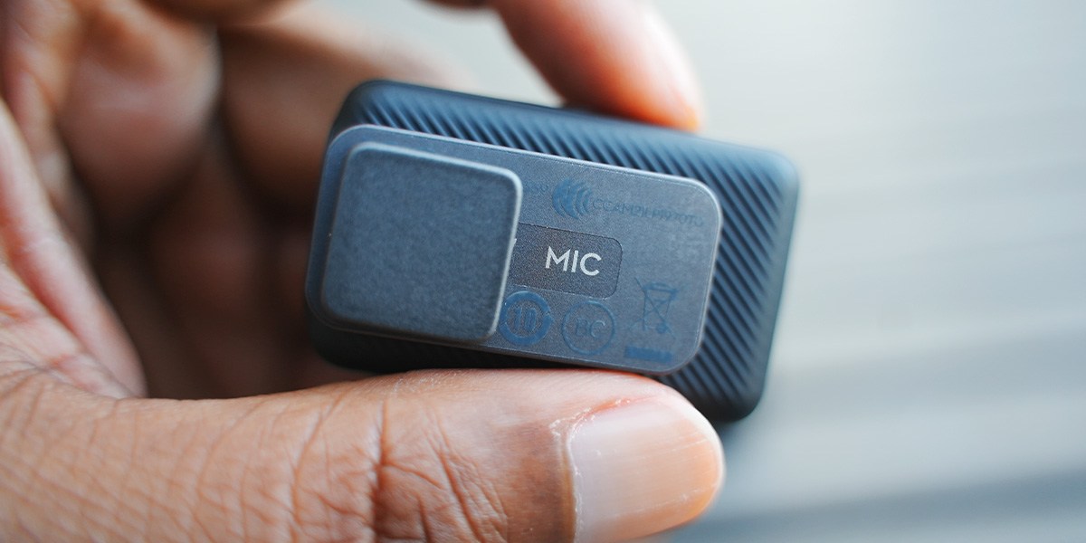 Hand holding DJI Mic Hand holding DJI Mic