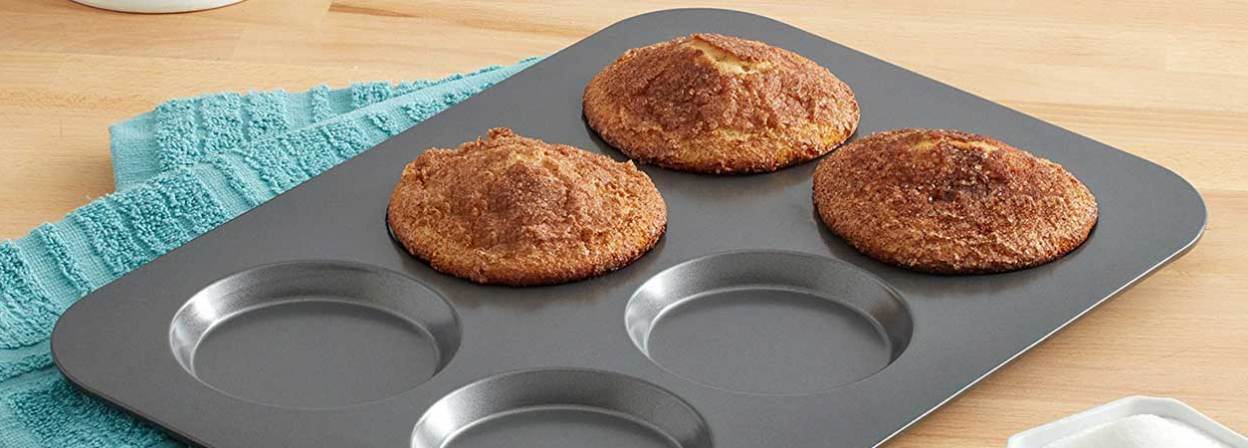 Wilton Perfect Results Premium Non-Stick Bakeware Muffin Top Pan - The  Shallow Baking Cups Make Perfect Muffin Tops, Drop Cookies or Whoopie Pie