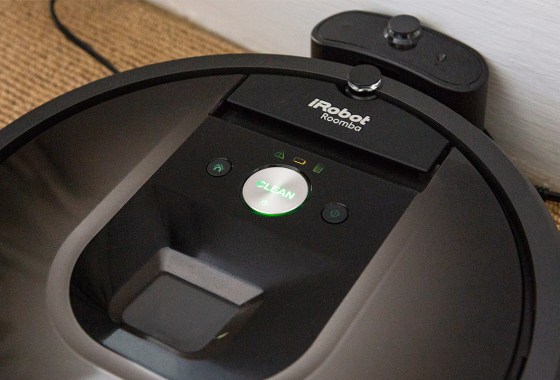 How to tell if a Roomba is charging