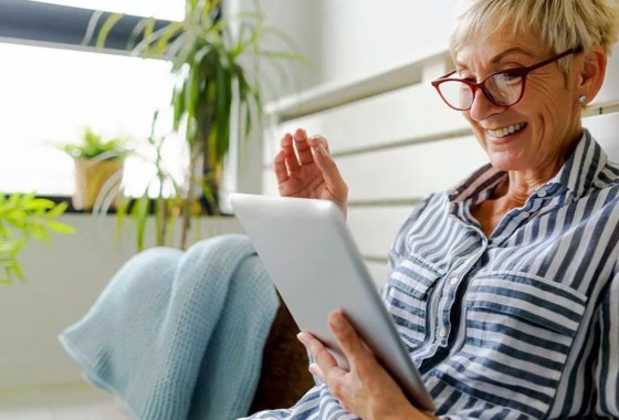 Best spring looks for women over 50