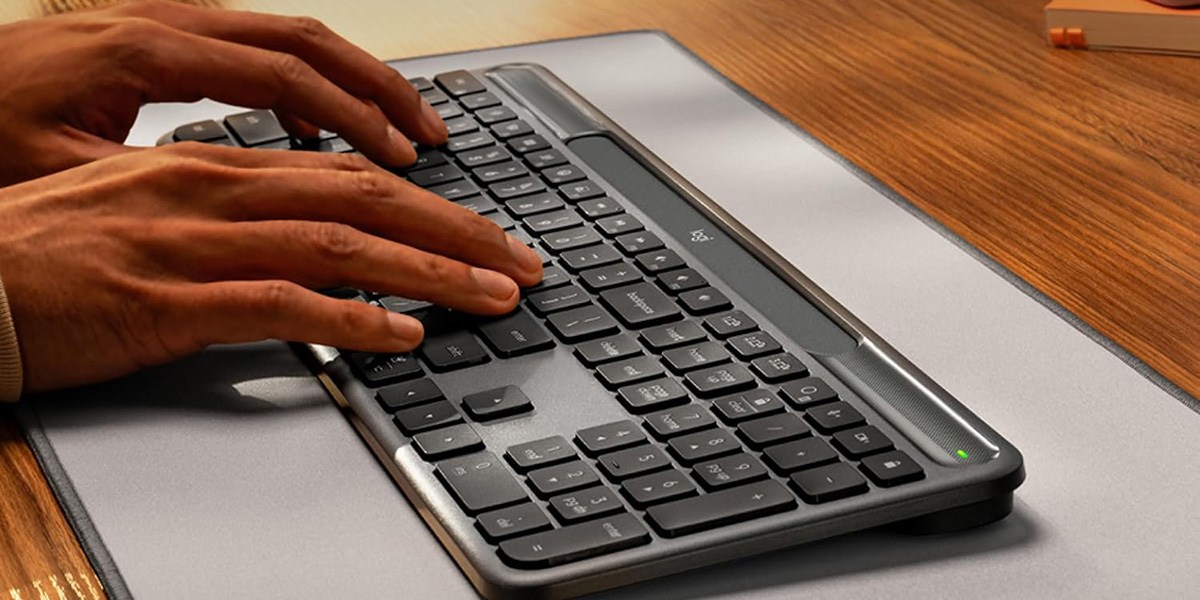 Logitech Signature Slim Solar+ Wireless Bluetooth Keyboard K980