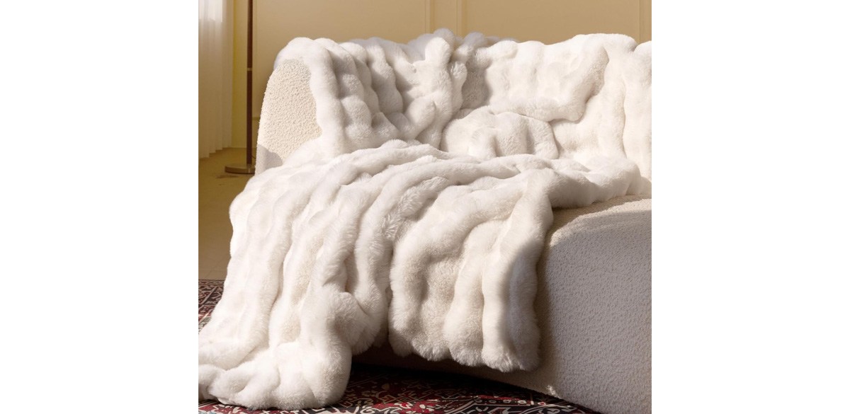 blunique Ultra Soft Cozy Faux Fur Throw Blanket