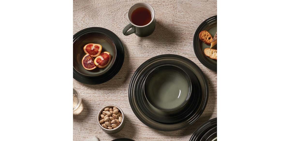 Le Creuset Vancouver 16-Piece Dinnerware Set in Thyme