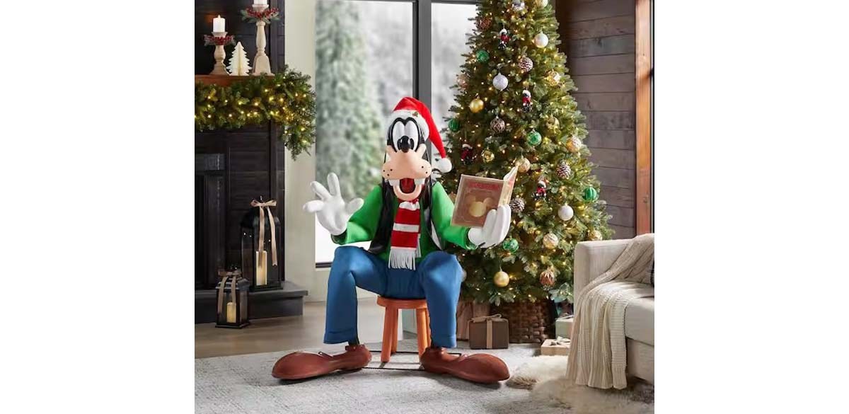 Disney 4 ft. Animated Holiday Goofy A4