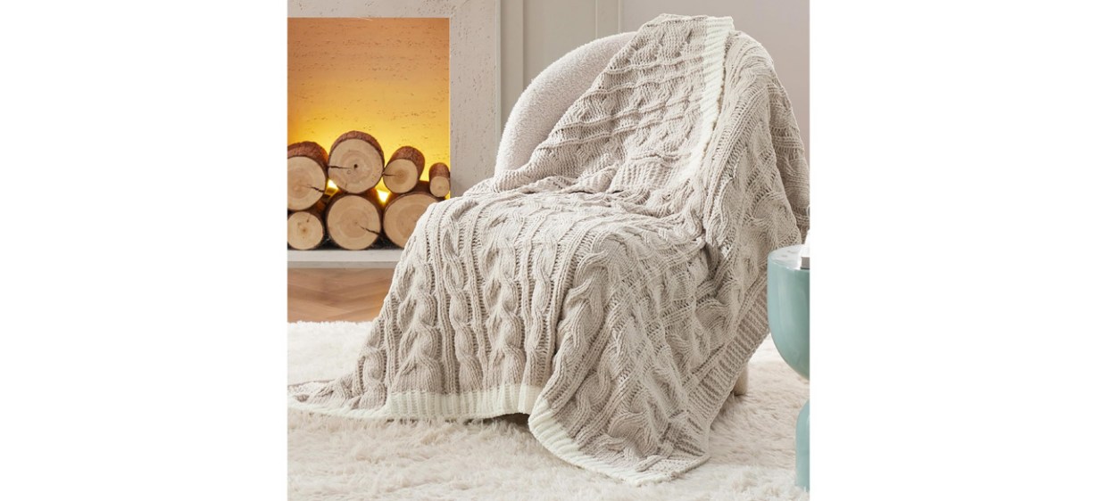Lullaby Lil' Cozy Throw – Best Cozy Throws